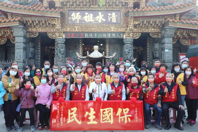 侯友宜市長永福岩寺廟參拜並致贈保國生民牌匾