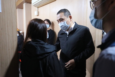 侯友宜市長慰問台鐵太魯閣號出軌事故罹難者家屬。