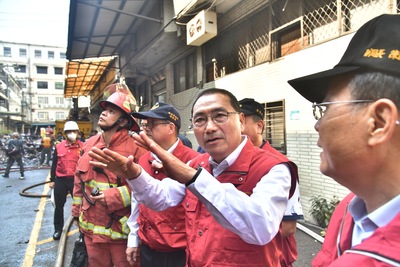 侯友宜市長指出，昨日獲報後即調派百輛消防車前往灌救，於傍晚撲滅火勢。