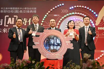 侯友宜盼校長傳承教育理念並攜手共創充滿人性與關懷的教育環境