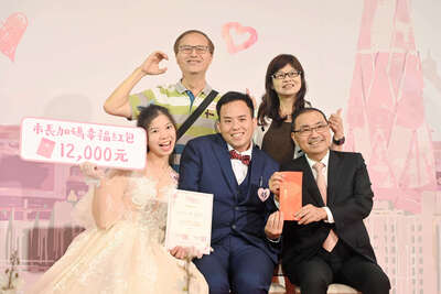 侯友宜期勉新人謹記結婚誓約，共同經營婚姻、永浴愛河。