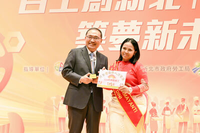 侯友宜感謝來自不同專業領域的243位勞工楷模在城市各個角落付出，成為新北市邁向國際大都市的重要力量