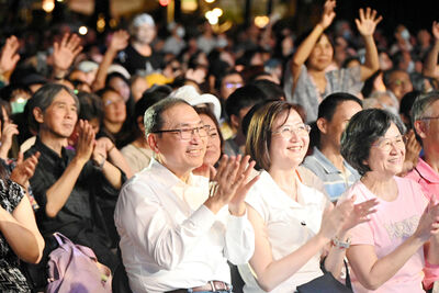 新北市特別舉辦民歌50演唱會，希望透過懷舊之夜為市民朋友創造美好回憶，讓所有的好歌曲永遠傳唱