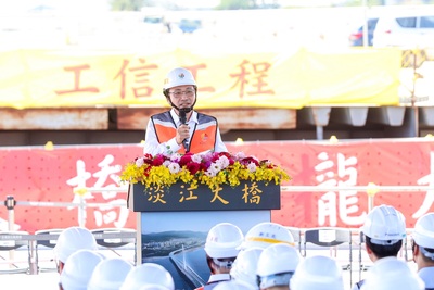 侯友宜說，淡江大橋預計明（115）年5月通車，可縮短淡水、八里兩區２５分鐘的車程。