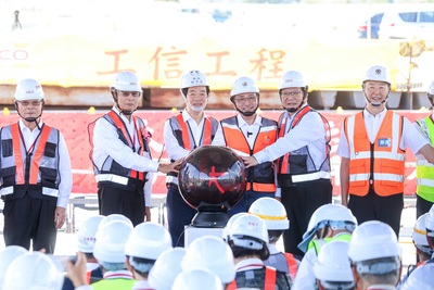 侯友宜出席「淡江大橋」合龍典禮。