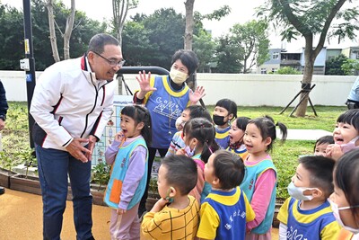 公園規劃為五大區，包含入口迎賓區、共樂地景沙坑區、蜂巢主題遊戲區、健康樂活區及快樂共享廣場等。
