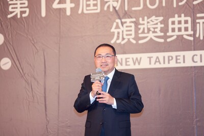 侯友宜表示，新北市有5,614名藥師及藥劑生，共同守護市民的用藥安全。