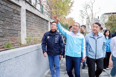 侯友宜指出，本次工程特別拓寬人行道提升整體通行空間，給予學校師生及在地民眾更安心的學習環境