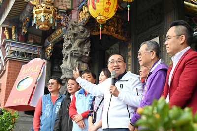 侯友宜祈求神明庇佑國泰民安、市政建設順利。