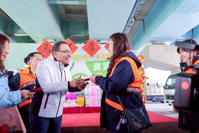 侯友宜感謝大家在重要時刻犧牲家庭團聚，扛起維持環境整潔的重要責任。