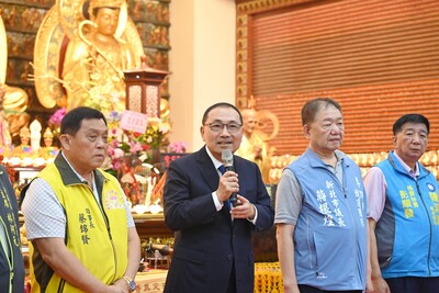 淡水河河祭路祭大法會，侯友宜祈願社會祥和。