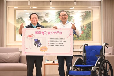 侯友宜感謝福德宮捐贈255臺輪椅提高新北市的輔具量能，幫助更多人。