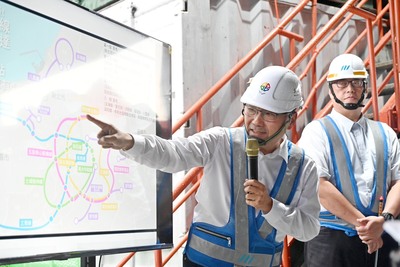 侯友宜視察捷運土城樹林線，宣佈打造「四環八線」捷運路網。
