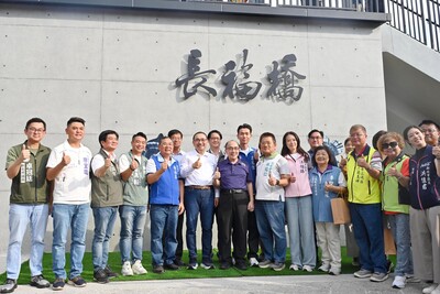新北市長侯友宜今(2)日出席三峽長福橋改建工程揭牌儀式,宣布新橋正式啟用通行。