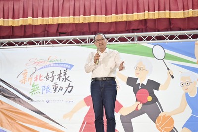 侯友宜表示,新北市的日照中心8年來逐步增加至135家,未來將持續拓展服務據點,期盼日照中心未來能像「便利商店」一樣深入社區,讓長輩在最熟悉的生活環境中,就能找到方便、可近的照顧服務。