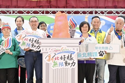 侯友宜指出,今日運動會以「健康促進、推廣日照、資源整合」為三大核心,規劃無障礙競賽,包含上肢、下肢及趣味競賽三大類、共6項賽事,讓長輩展現平日健康促進的成果。