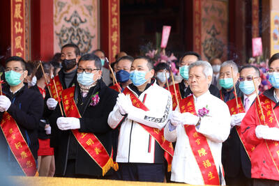 侯友宜市長出席三峽興隆宮媽祖廟重建動土大典，參拜祈求工程順利