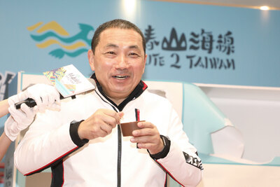 青春山海線成果發表暨創新商品上架通路記者會，侯友宜市長現場品嘗地方特色美食