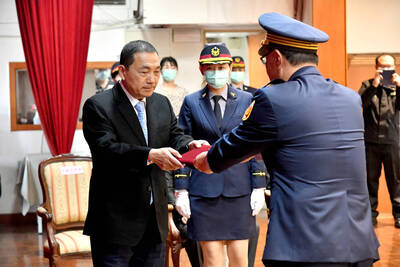 侯友宜今天出席新北市政府警察局卸新任局長布達交接