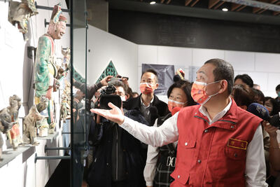 防疫兼顧藝文侯友宜市長關心鶯歌陶博館防疫工作及參觀人潮