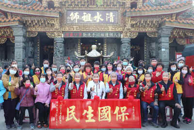 侯友宜市長永福岩寺廟參拜並致贈