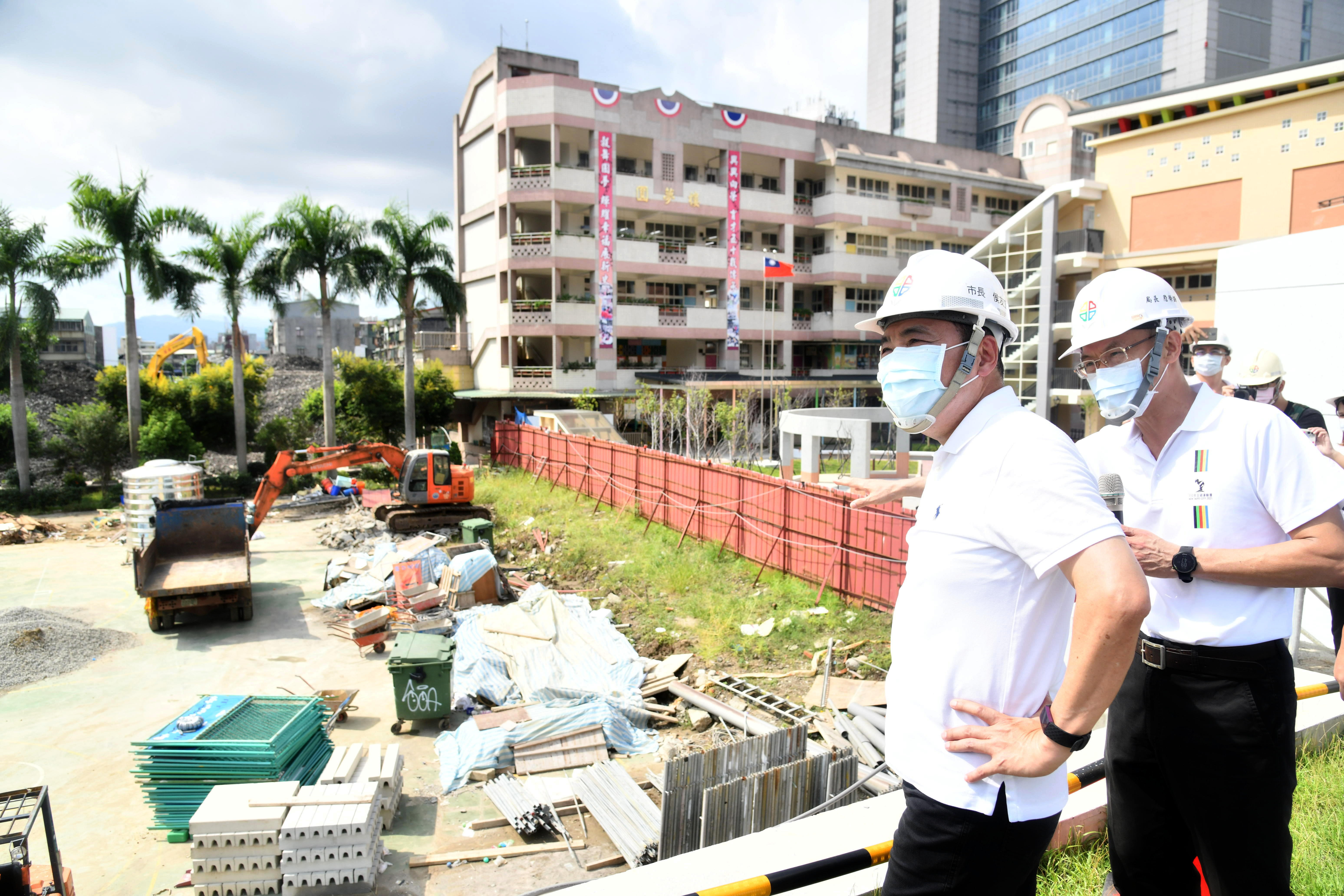 視察三重興穀國小老舊校舍整建工程