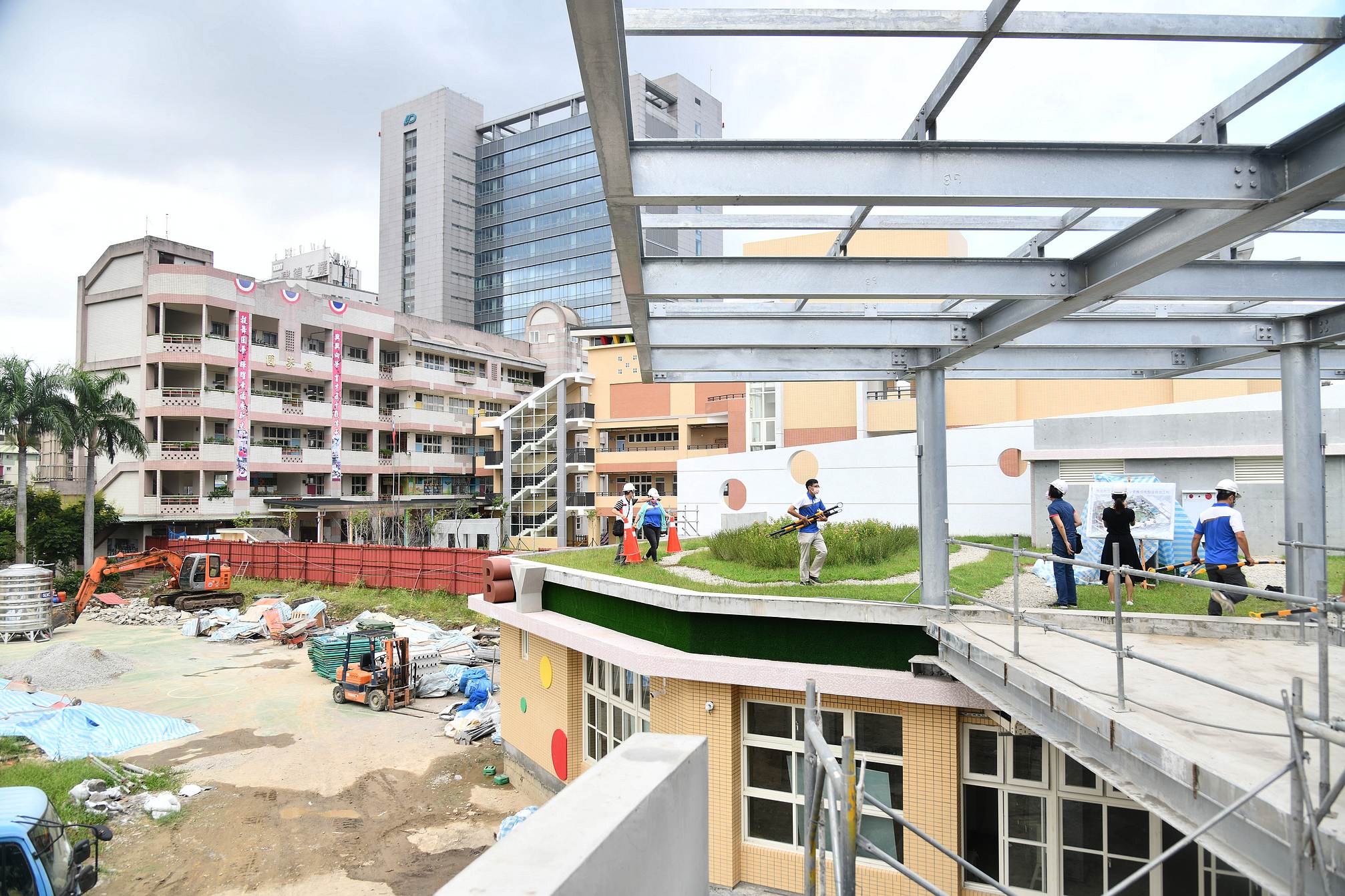 新北市政府積極推動「校園社區化」政策，擴大空間使用效益