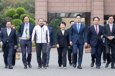 侯友宜市長出席行政院會，與新任閣揆陳建仁及各部會和五都首長討論交換意見