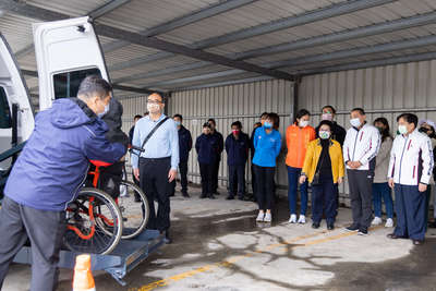 侯友宜市長視察復康巴士的行車安全訓練