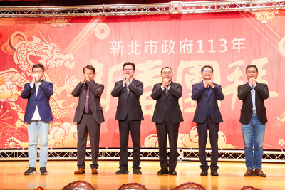 侯友宜率市府團隊互道新年快樂、吉龍舞春