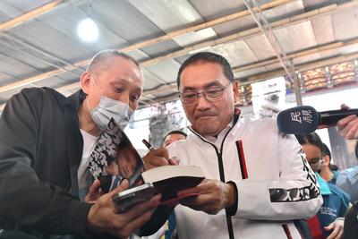 年初九天公生 侯友宜永和保福宮參拜祈福送福袋