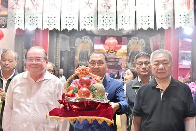 侯友宜祈求新北市政順利、市民平安健康