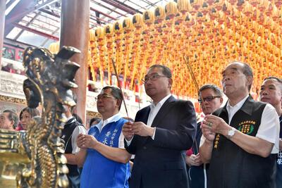 侯友宜恭祝神農大帝聖誕千秋，祈求國泰民安、風調雨順