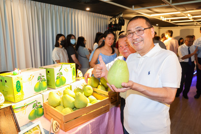 侯友宜推薦民眾購買果肉香甜Q彈的文旦柚