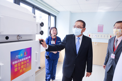 新北聯醫十樓病房以原舊有負壓隔離病房空間再造35床，包含24床微負壓病床及11間符合最新感控標準的負壓隔離病房。