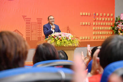 侯友宜感謝義消志工，指導民眾防火防災知識，期勉災害降到最低