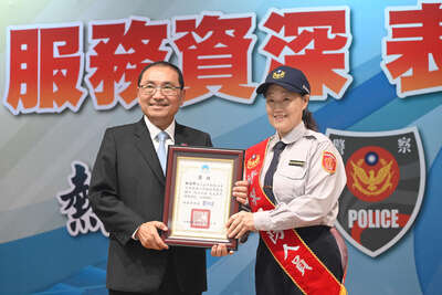 侯友宜感謝民防人員長期付出奉獻，是維護新北市治安的無名英雄