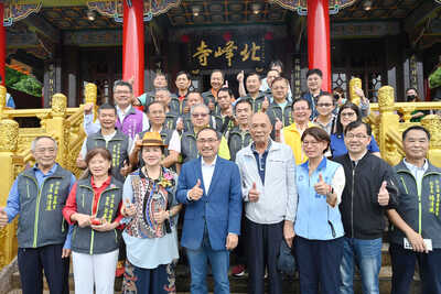 侯友宜感謝金龍山北峰寺長期熱心公益