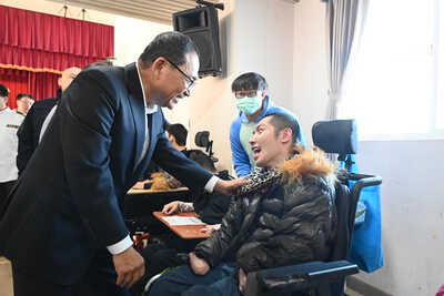 侯友宜感謝院方細心照顧，陪伴院生們找到人生方向。