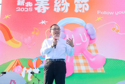 侯友宜今(22)日出席「2025新北春紛節」開幕。