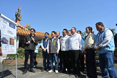 侯友宜今(23)日赴淡水聖賢祠視察清明祭祀服務