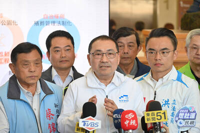 侯友宜表示，未來將以「環保葬多點化」、「殯葬設施分散化」及「殯儀館優質化」三大方向優化新北市治喪環境