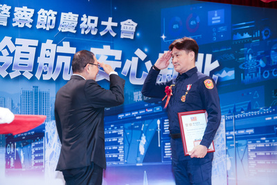 侯友宜致上崇高敬意，肯定警察同仁們堅守崗位，穩定新北治安。