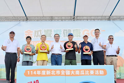 新北市長侯友宜今日出席全國大南瓜比賽頒獎暨展售會