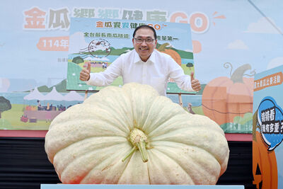 還有由各式南瓜可供打卡、拍照，同時也有32攤新鮮農產品