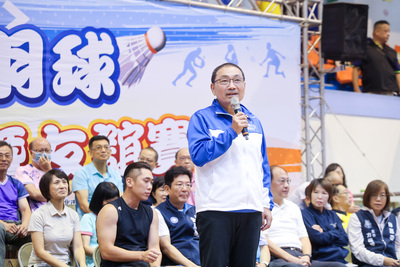114年新北市盃員工球類錦標賽暨友誼賽今（10）日於板橋體育館開幕，新北市長侯友宜出席開幕典禮表示，鼓勵參賽選手全力以赴爭取佳績，也藉此培養運動好習慣。