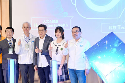 市長侯友宜宣布以在地MIT(Made in Taiwan)到國際MIT(麻省理工)跨國啟動全國首創「AI素養教育三年計畫」