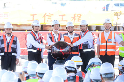 侯友宜出席「淡江大橋」合龍典禮。