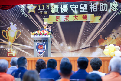 侯友宜表示，新北市共有583隊守望相助隊，成員逾 1萬8千人，平日不僅協助警方於社區鄰里巡邏、維護治安，還包括家暴案通報及協助市政推動。