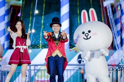 侯友宜化身馬戲團團長，攜手啦啦隊女神李雅英與 LINE FRIENDS 人氣角色兔兔共同亮相，為這座全臺冬季焦點盛典點亮華麗序幕。